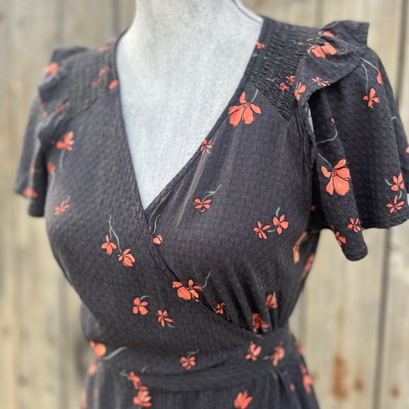 Super Cute n Sexy Black floral wrap dress size XS UNIVERSAL THREAD - Picture 8 of 8